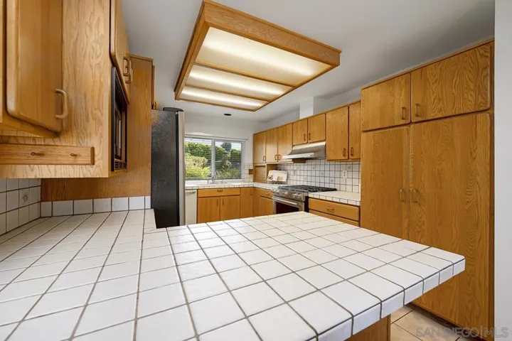 2711 S S Barcelona St, Spring Valley, California 91977