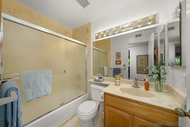 2711 S S Barcelona St, Spring Valley, California 91977