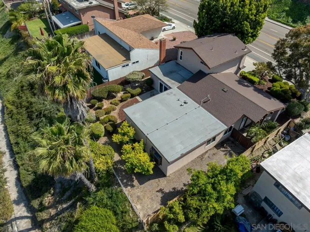 2711 S S Barcelona St, Spring Valley, California 91977