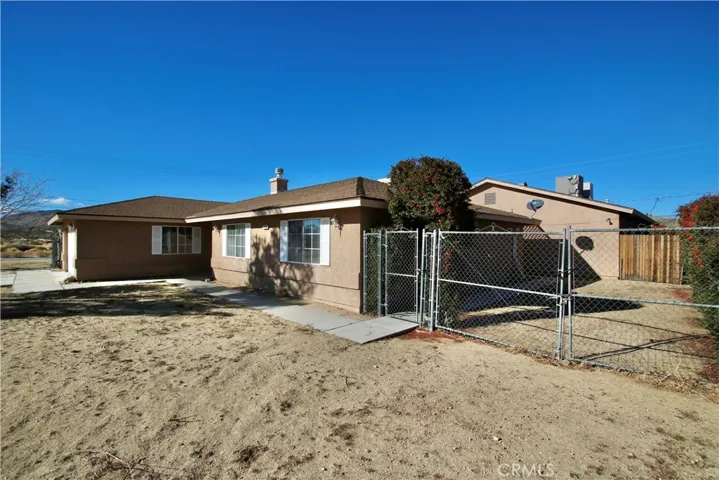 RV access on both sides of house