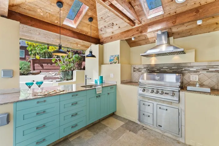 661 Cliff Drive, Aptos, California 95003