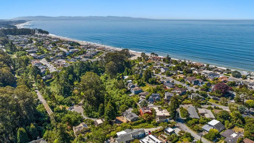 661 Cliff Drive, Aptos, California 95003