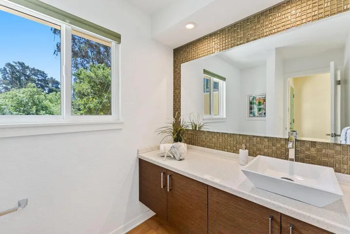 661 Cliff Drive, Aptos, California 95003