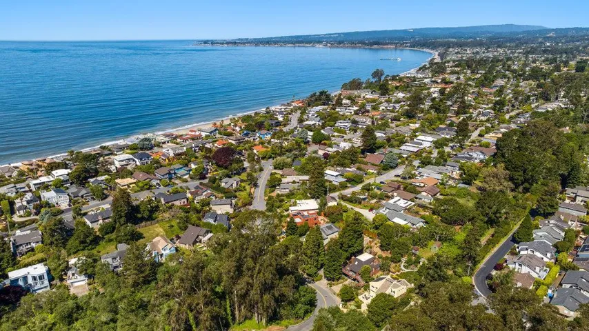 661 Cliff Drive, Aptos, California 95003