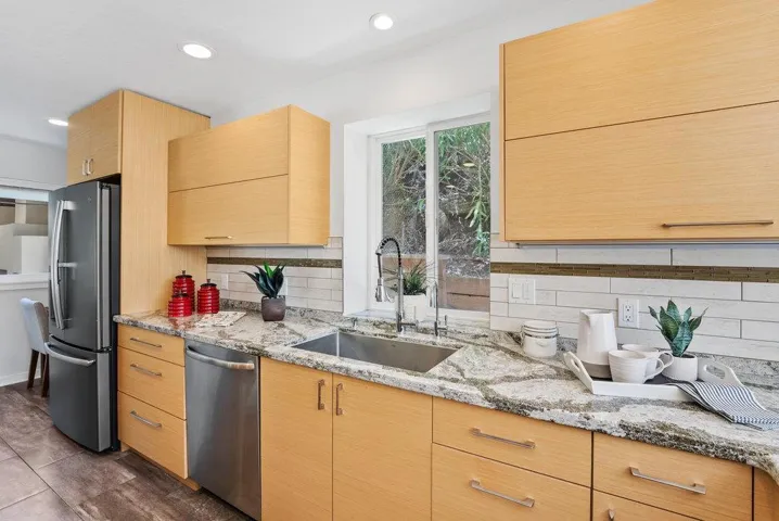 661 Cliff Drive, Aptos, California 95003