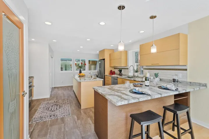 661 Cliff Drive, Aptos, California 95003