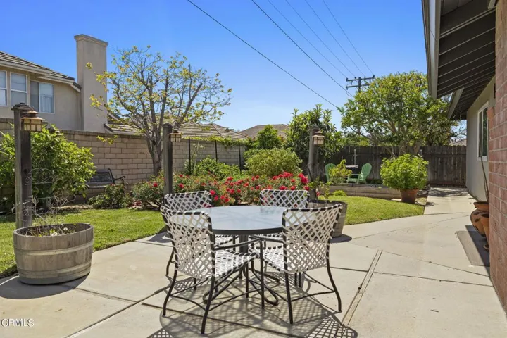 41-web-or-mls-UpmarketMedia-346NSan-128