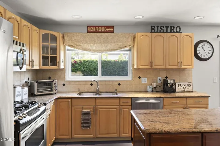 20-web-or-mls-UpmarketMedia-346NSan-96