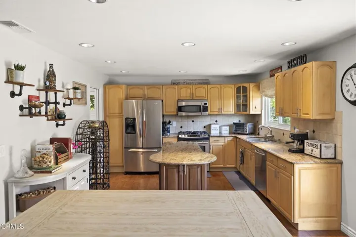 16-web-or-mls-UpmarketMedia-346NSan-87