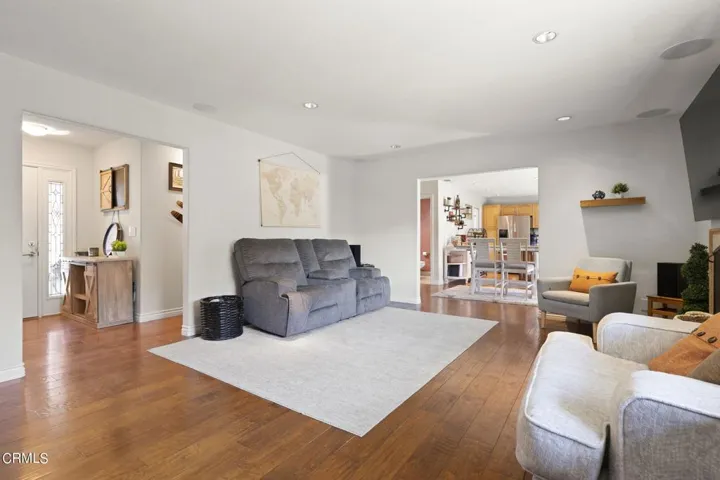 13-web-or-mls-UpmarketMedia-346NSan-36