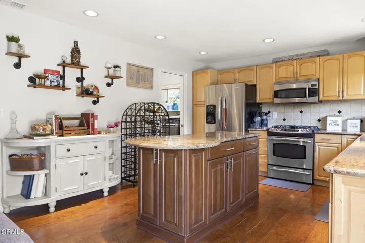 19-web-or-mls-UpmarketMedia-346NSan-93a