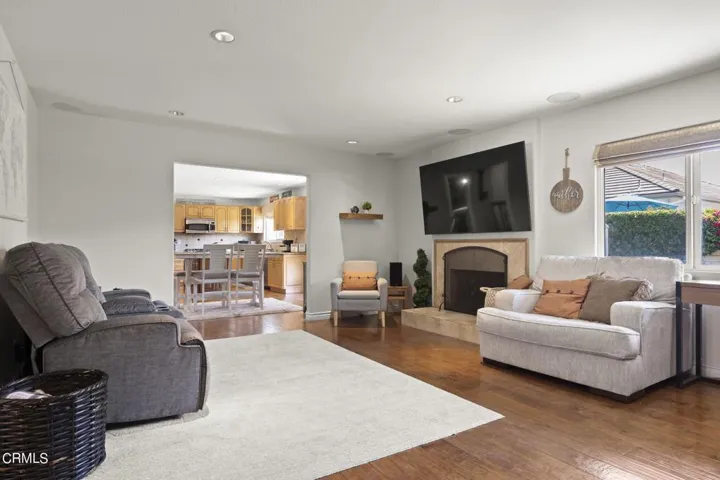 9-web-or-mls-UpmarketMedia-346NSan-18