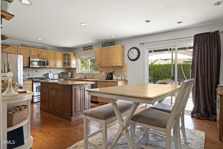15-web-or-mls-UpmarketMedia-346NSan-78