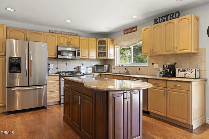 18-web-or-mls-UpmarketMedia-346NSan-90