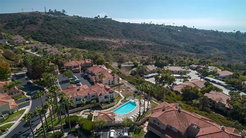 Drone photo of Vilamoura's HOA pool.