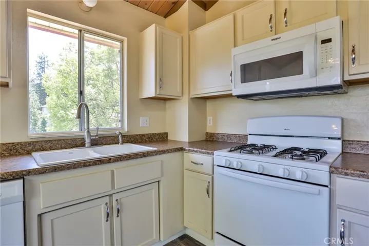 617 Arth Drive, Crestline, California 92325
