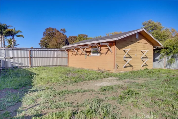 Detached 2 Car Garage