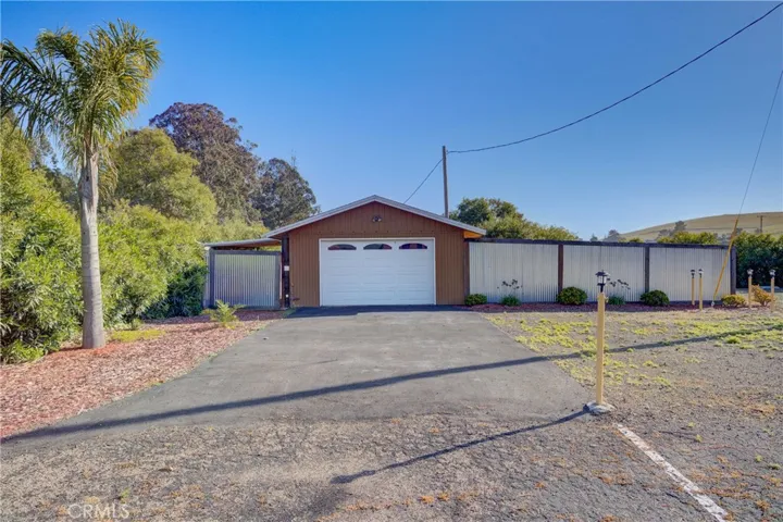 Detached 2 Car Garage