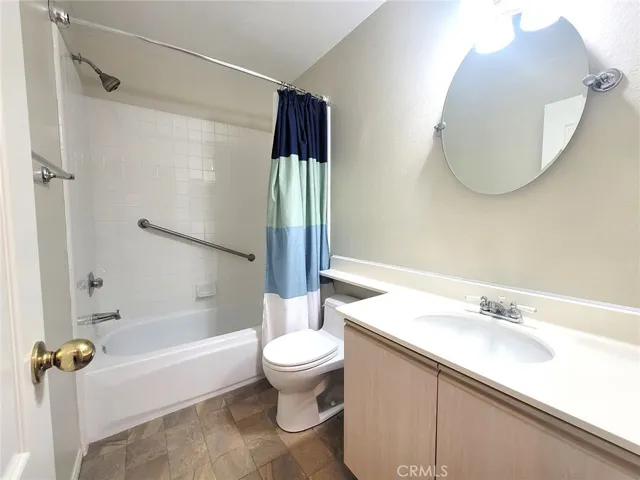 Upstairs hall bathroom