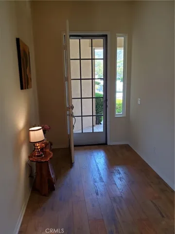 entrance has a screen door included.