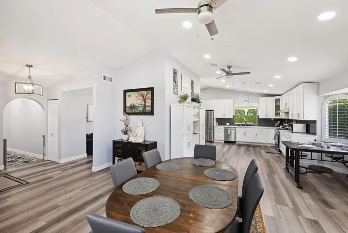 009_Dining Room