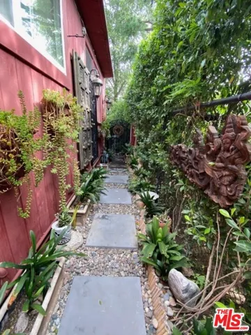 7287 Pacific View Drive, Hollywood, California 90068