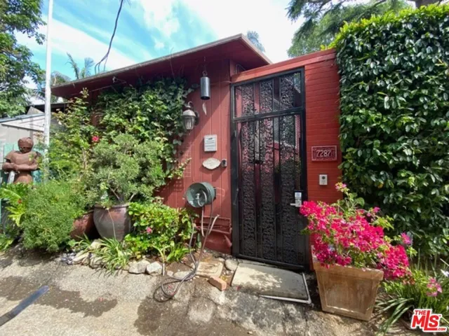 7287 Pacific View Drive, Hollywood, California 90068