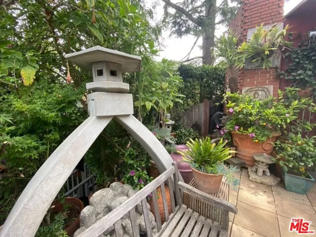 7287 Pacific View Drive, Hollywood, California 90068