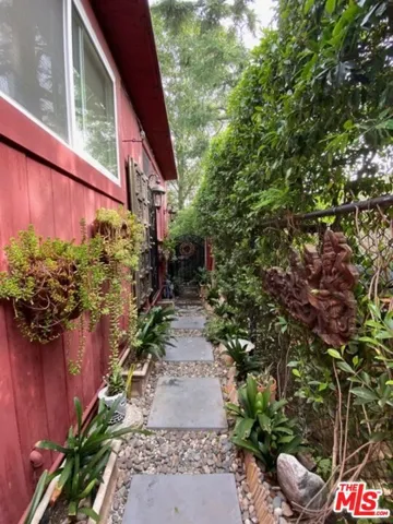 7287 Pacific View Drive, Hollywood, California 90068