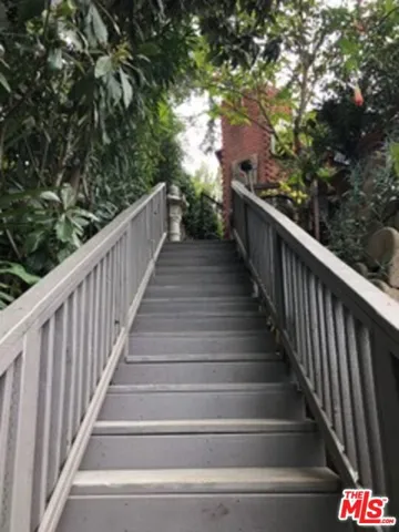 7287 Pacific View Drive, Hollywood, California 90068