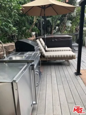 7287 Pacific View Drive, Hollywood, California 90068