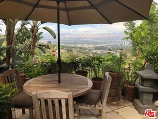 7287 Pacific View Drive, Hollywood, California 90068