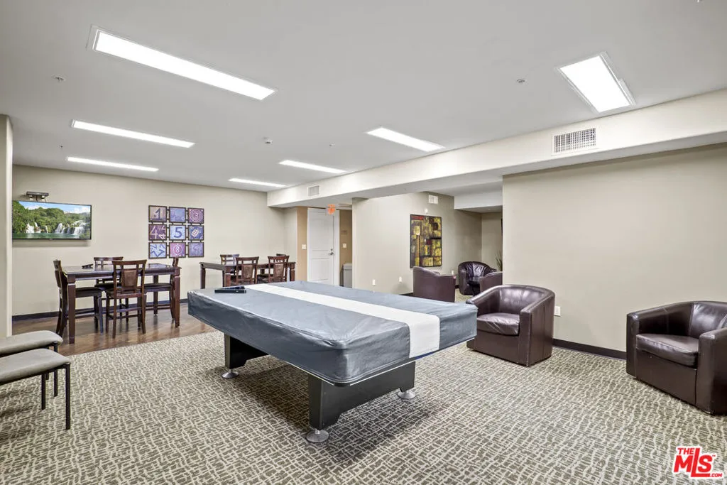 3740 Santa Rosalia Drive 212, Los Angeles, California 90008 home-pic-17