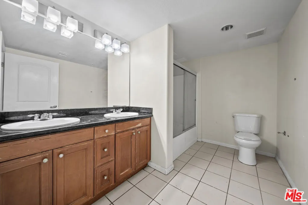 3740 Santa Rosalia Drive 212, Los Angeles, California 90008 home-pic-10