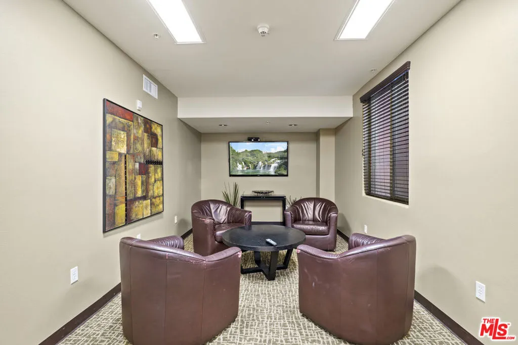 3740 Santa Rosalia Drive 212, Los Angeles, California 90008 home-pic-18