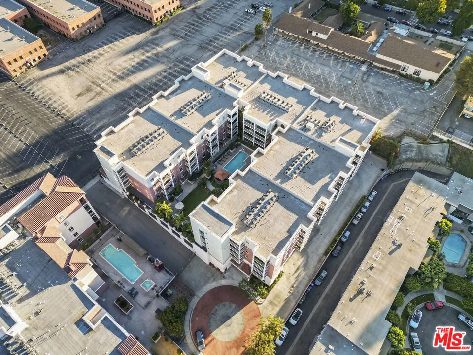 3740 Santa Rosalia Drive 212, Los Angeles, California 90008 home-pic-21