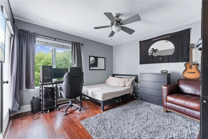 2nd bedroom