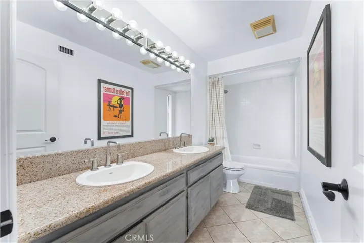 Upstairs full bath
