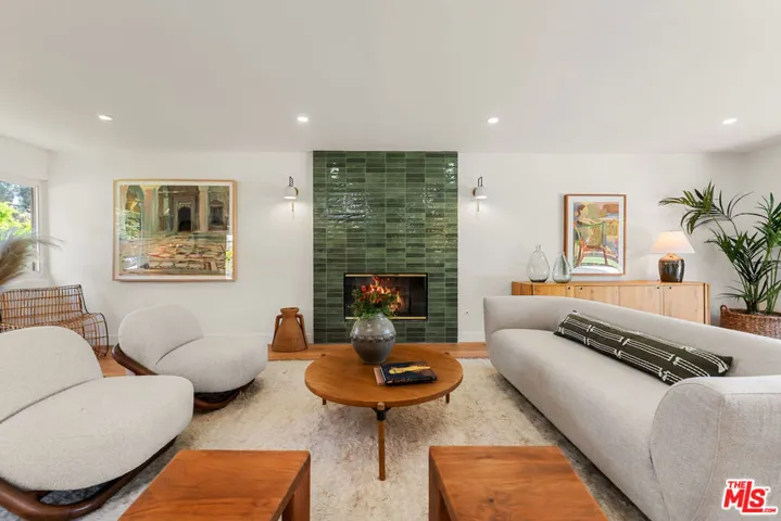 24125 Albers Street, Woodland Hills, California 91367