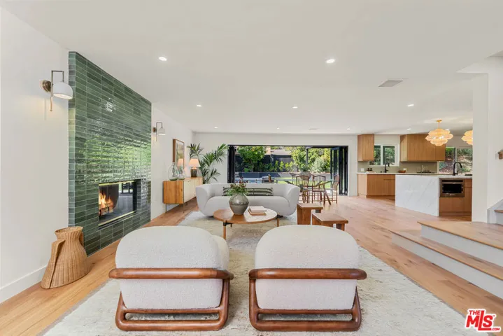 24125 Albers Street, Woodland Hills, California 91367