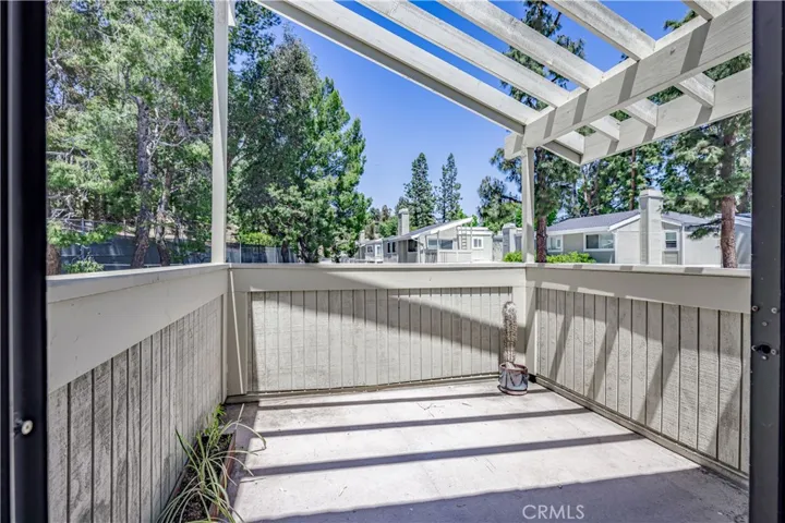 22137 Burbank Boulevard 7, Woodland Hills, California 91367