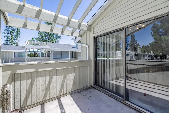 22137 Burbank Boulevard 7, Woodland Hills, California 91367
