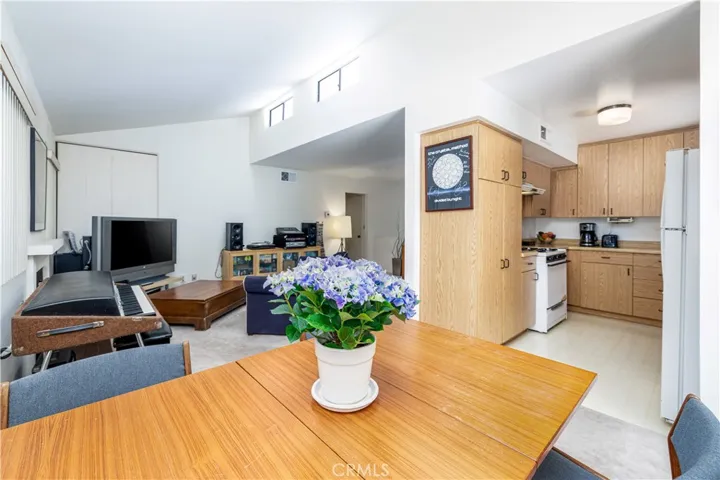 22137 Burbank Boulevard 7, Woodland Hills, California 91367
