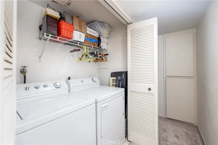 22137 Burbank Boulevard 7, Woodland Hills, California 91367