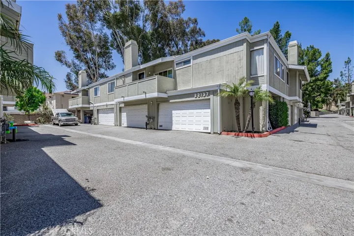 22137 Burbank Boulevard 7, Woodland Hills, California 91367