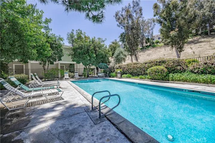 22137 Burbank Boulevard 7, Woodland Hills, California 91367