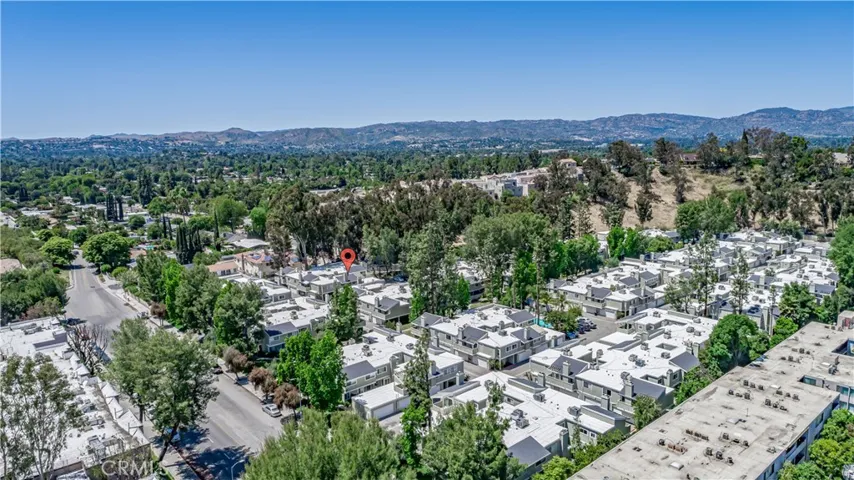22137 Burbank Boulevard 7, Woodland Hills, California 91367