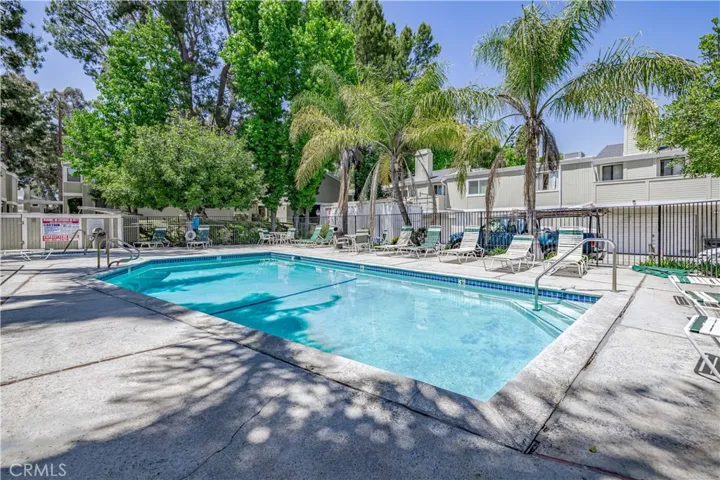 22137 Burbank Boulevard 7, Woodland Hills, California 91367