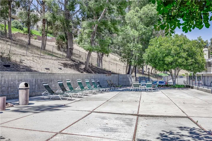 22137 Burbank Boulevard 7, Woodland Hills, California 91367