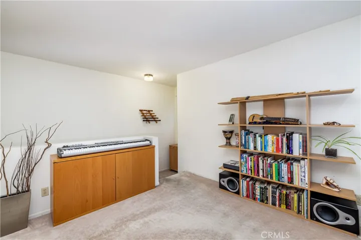 22137 Burbank Boulevard 7, Woodland Hills, California 91367